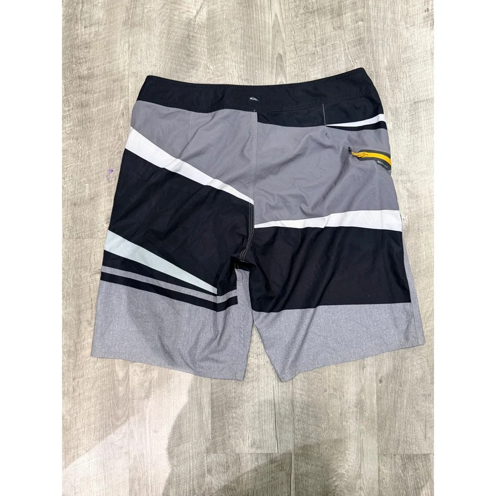 Quiksilver Mens Board Shorts Black Grey Colorblock Swim Trunks Size 33